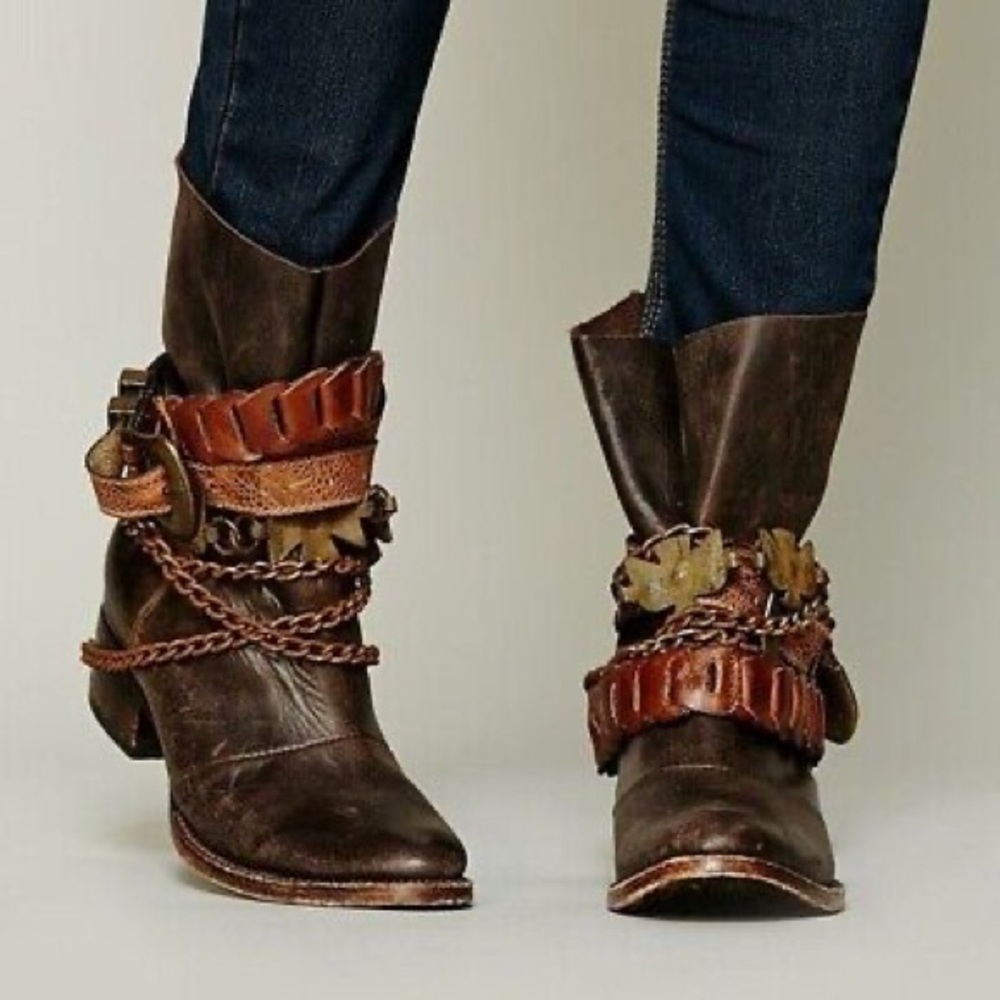 Freebird by Steven, Wyatt Distressed Leather Chain Detailed Ankle boots.
